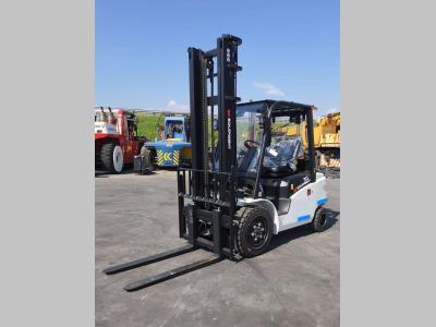 EP Equipment EFL303 vendida por Uni.Trucks Srl