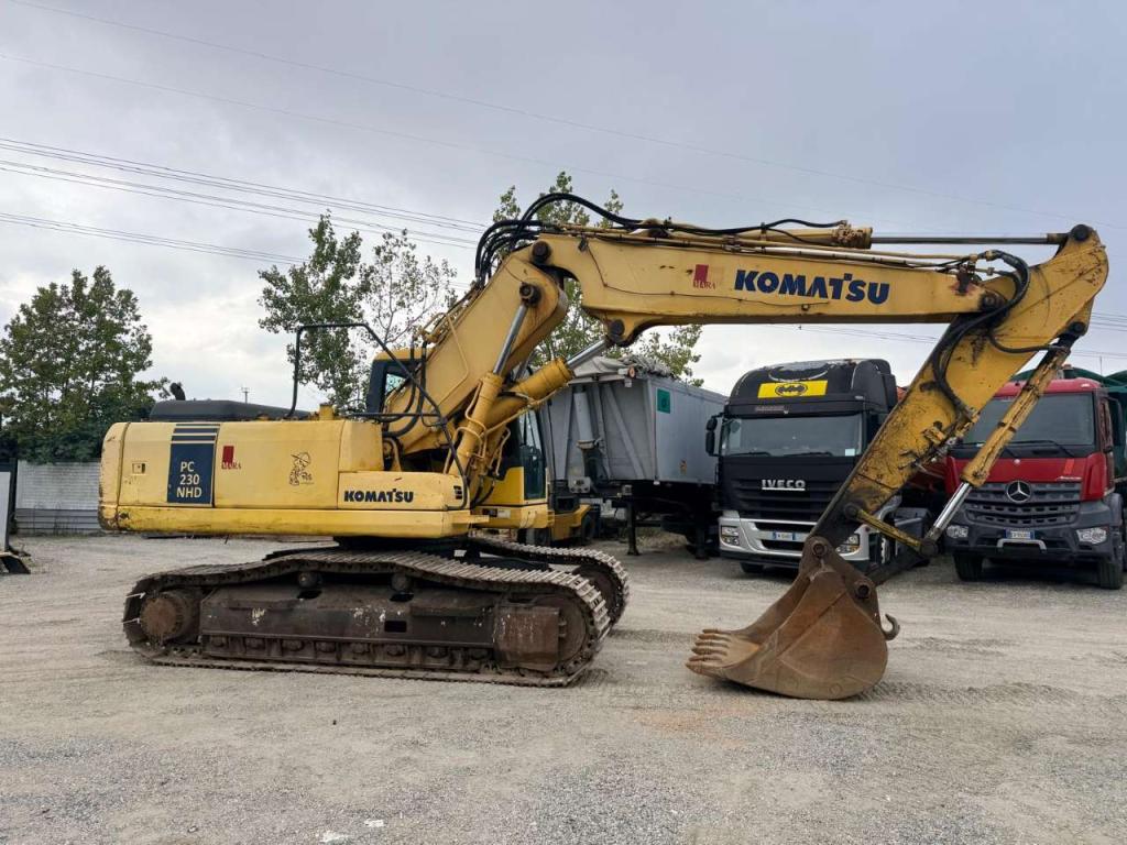 Komatsu PC230 Foto 3