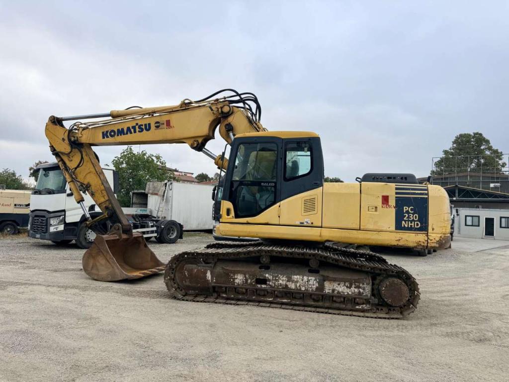 Komatsu PC230 Foto 4