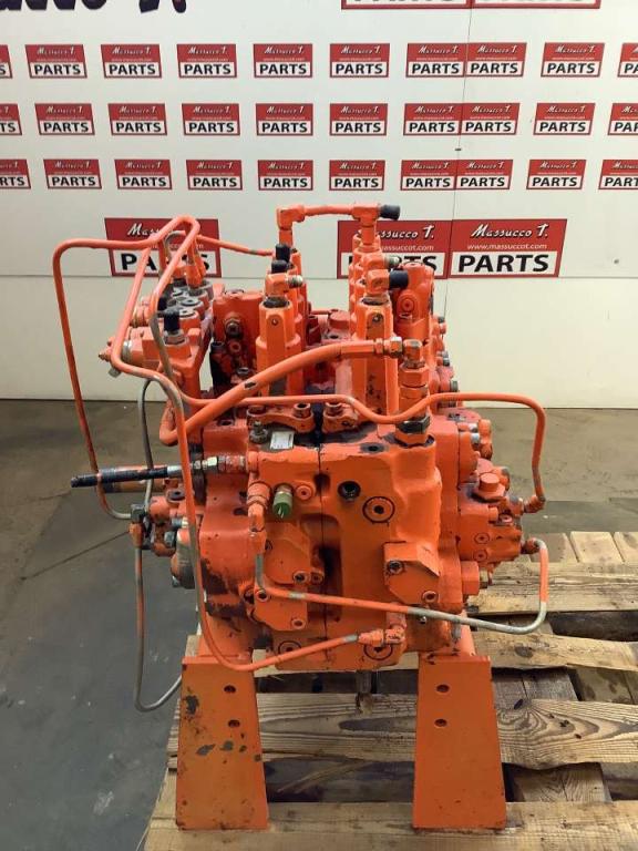 Distribuidor hidraulico para Hitachi EX215 Foto 3
