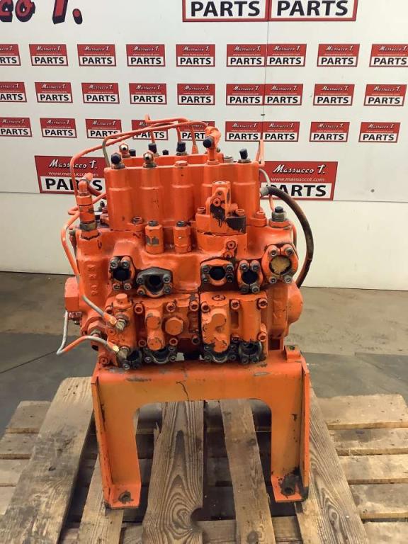Distribuidor hidraulico para Hitachi EX215 Foto 4
