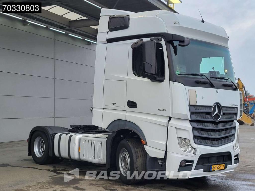 Mercedes-Benz Actros 1843 4X2 BigSpace NL-Truck Retarder 2x Tanks Foto 8