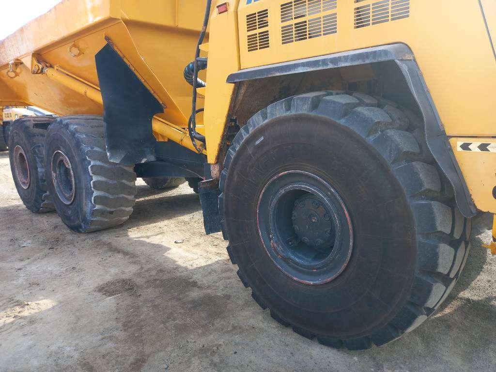 Komatsu HM400-3R (4pcs available for sale in Abu Dhabi) Foto 15