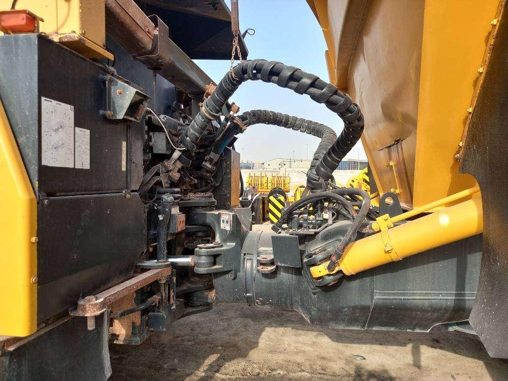 Komatsu HM400-3R (4pcs available for sale in Abu Dhabi) Foto 9