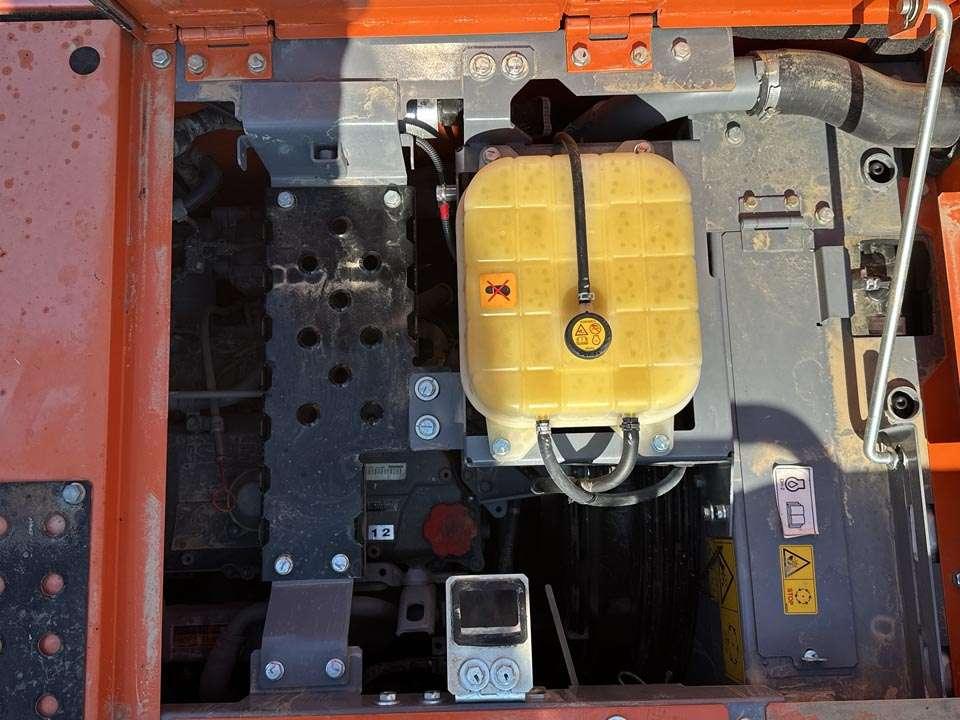 Hitachi ZX225USLC-6 Foto 12