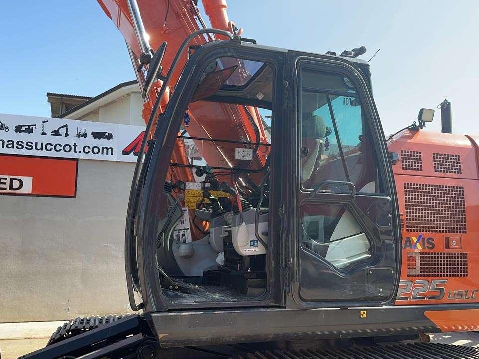 Hitachi ZX225USLC-6 Foto 15