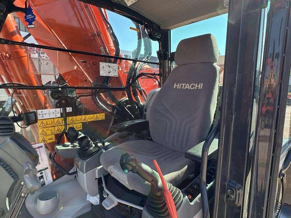 Hitachi ZX225USLC-6 Foto 17