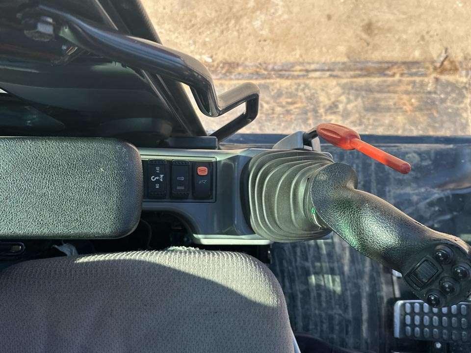 Hitachi ZX225USLC-6 Foto 19