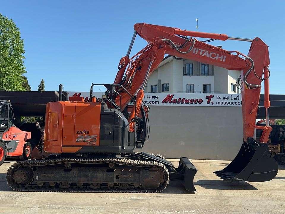 Hitachi ZX225USLC-6 Foto 23
