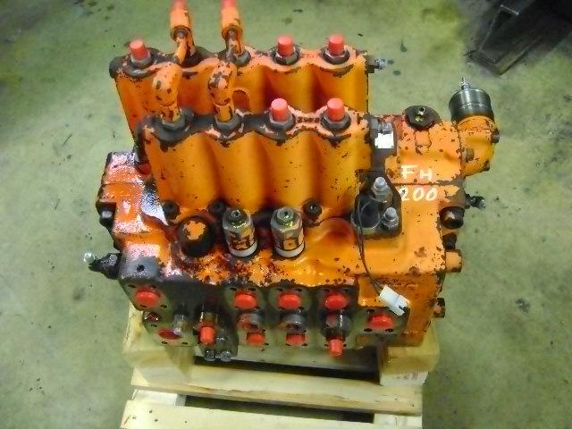 Distribuidor hidraulico para Fiat Hitachi FH 200 Foto 1
