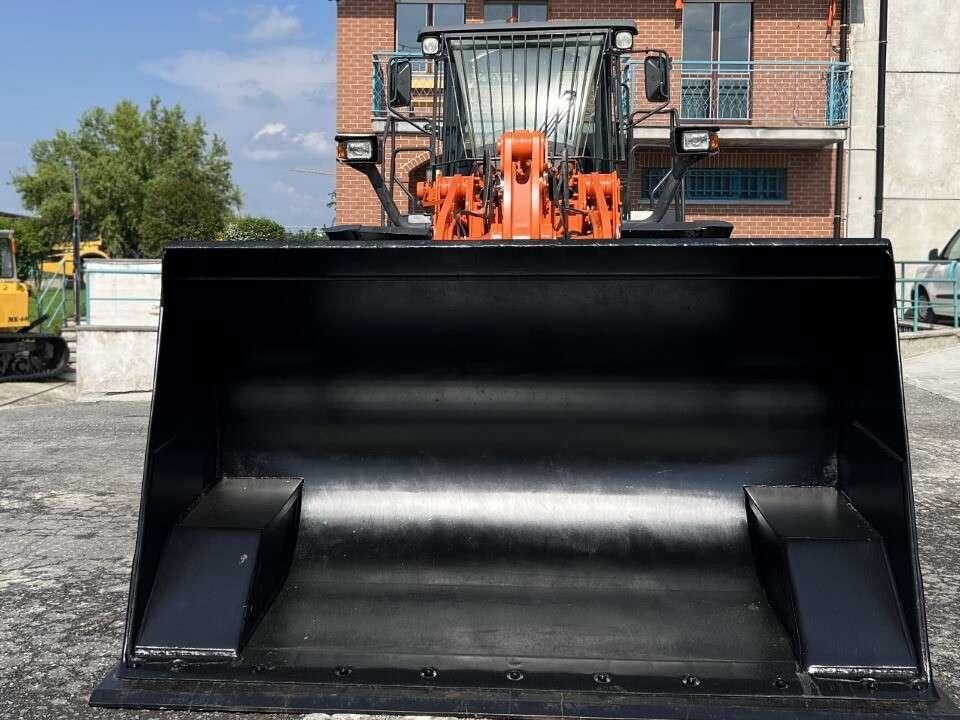 Hitachi ZW220-5B Foto 15