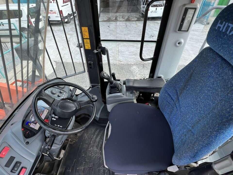 Hitachi ZW220-5B Foto 8