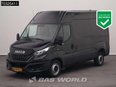 Iveco Daily 35S18 3.0L Automaat L2H2 3,5t Trekhaak ACC LED Navi Airco Camera 180PK Euro6 L2 A/C Towbar vendida por BAS World B.V.