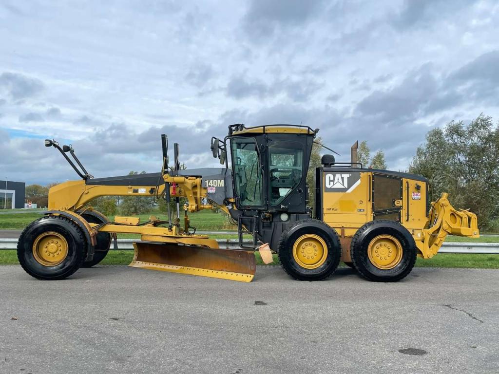 Caterpillar 140M Foto 1