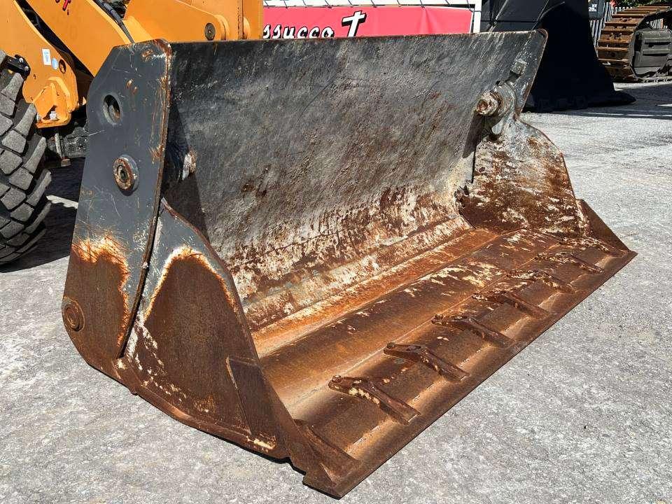Case 221F 4x4 Foto 4