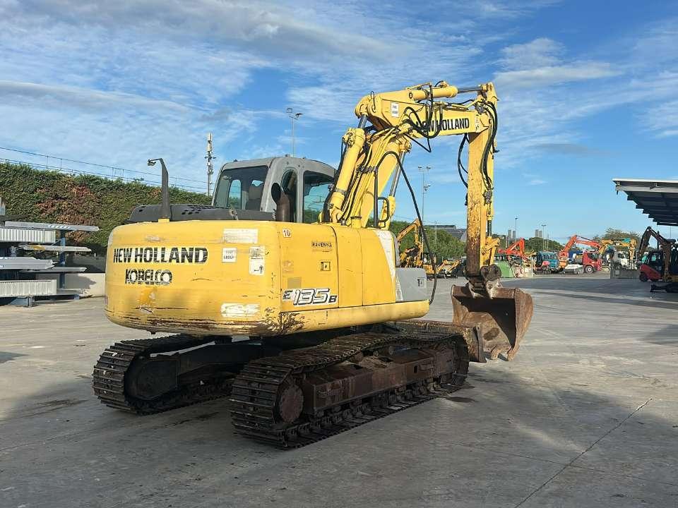 New Holland E 135B Foto 3