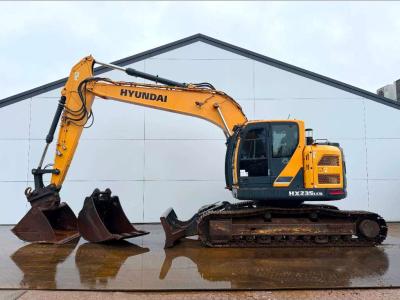 Hyundai HX235 LCR - Extra Bucket / Automatic Greasing vendida por Boss Machinery