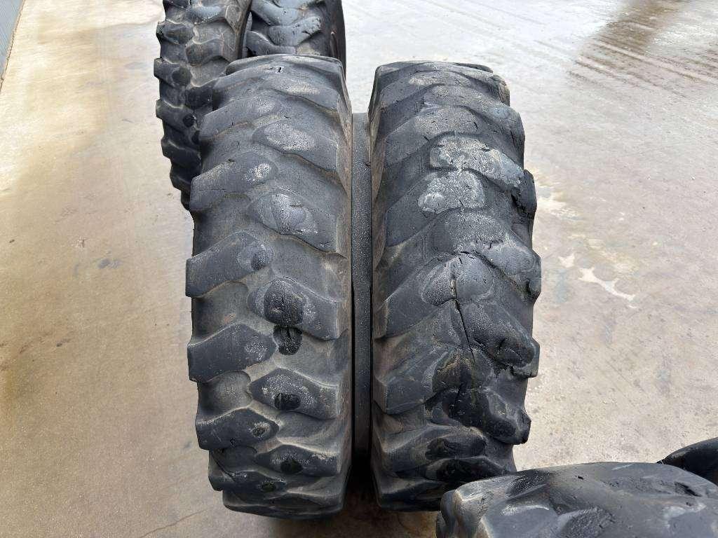 Neumático para Bridgestone 1000 x 20 Set / 10.00 x 20: 4x2 Tyres Foto 12