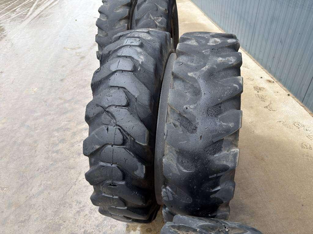 Neumático para Bridgestone 1000 x 20 Set / 10.00 x 20: 4x2 Tyres Foto 9