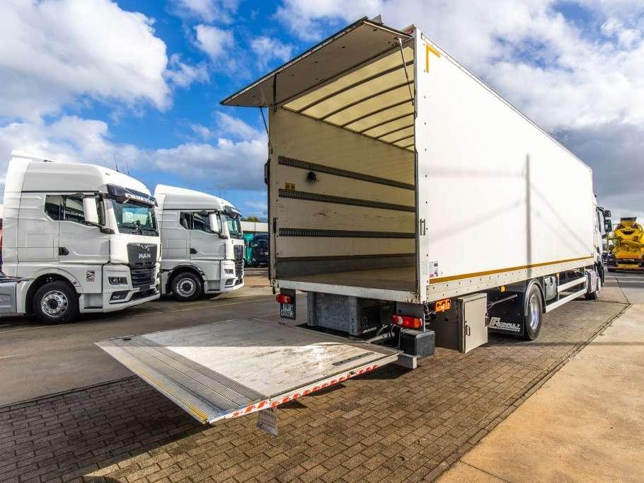 Renault T 380+DHOLLANDIA 2T. Foto 8