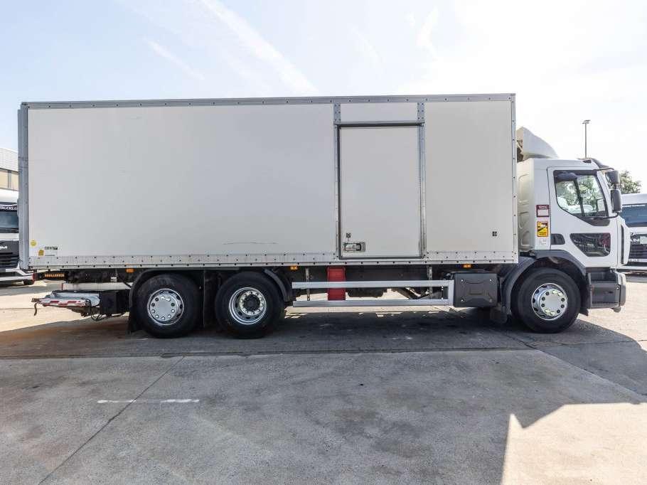 Renault D26.320-6x2+DHOLLANDIA 2T. Foto 3