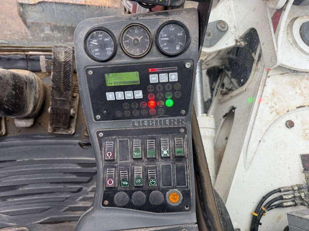 Liebherr A 309 - Hammer Lines / Quick Coupler Foto 15