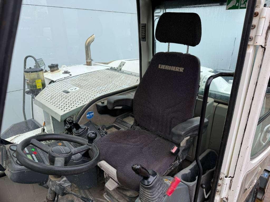 Liebherr A 309 - Hammer Lines / Quick Coupler Foto 8