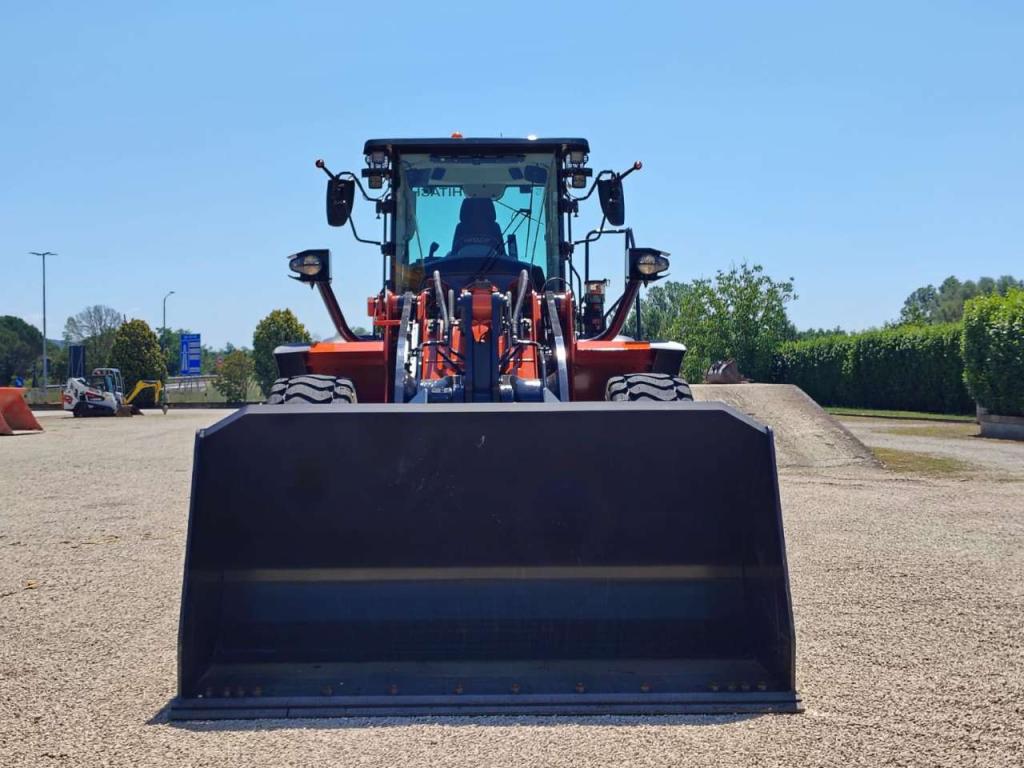 Hitachi ZW 220-7 Foto 8