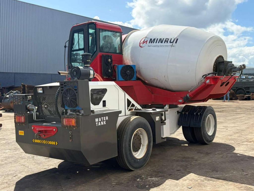 Minrui 4M3 Self Loading Concrete Mixer 4x4 Foto 13