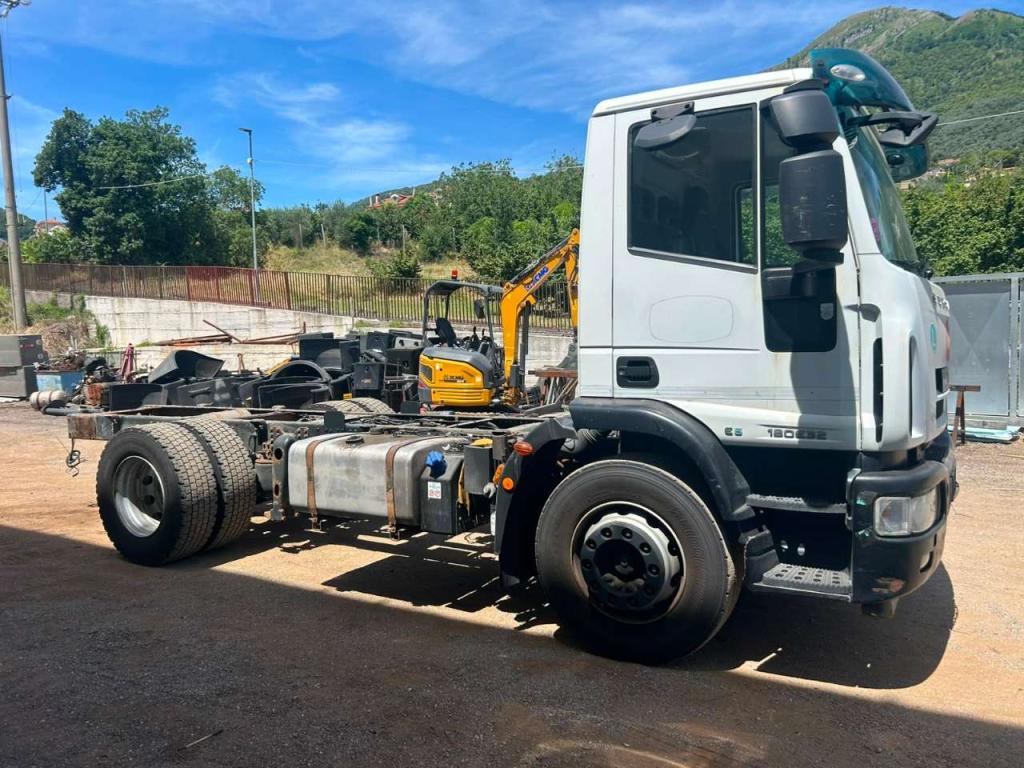 Iveco EUROCARGO 180E32 Foto 9
