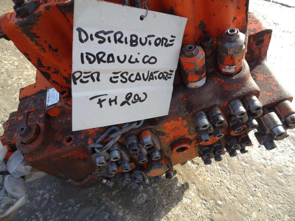 Distribuidor hidraulico para Fiat Hitachi FH200 Foto 6