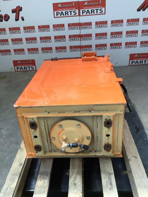 Depósito para gasóleo para Hitachi ZX135US-7 Foto 2