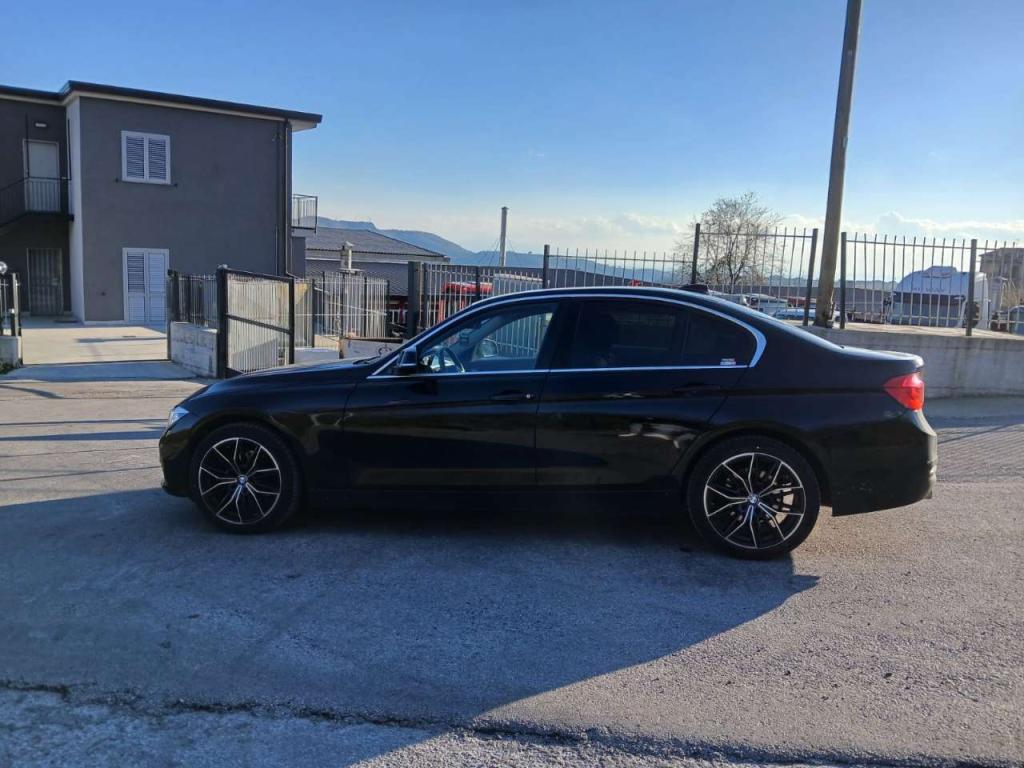 BMW SERIE 3 MODELLO 320D Foto 11