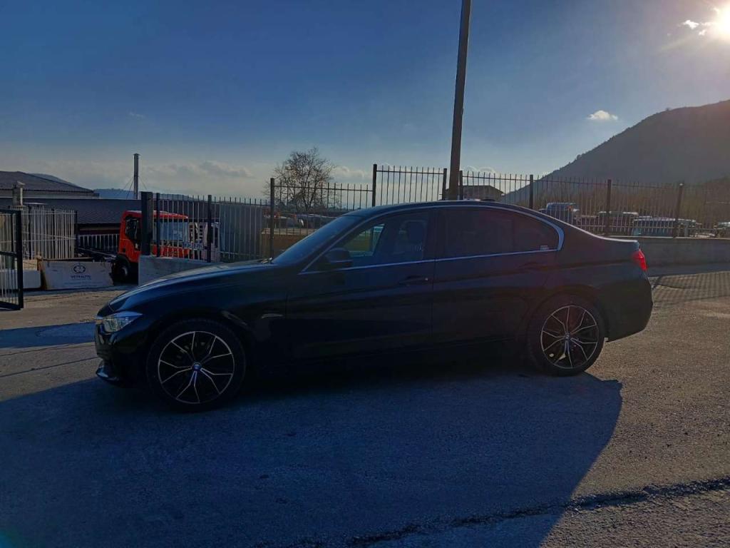 BMW SERIE 3 MODELLO 320D Foto 12
