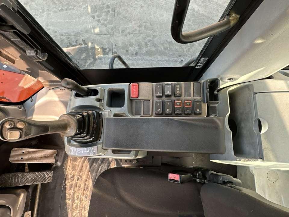 Hitachi ZW180-5B Foto 12