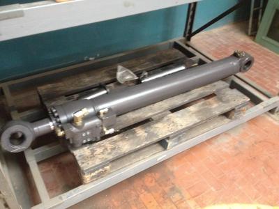 Pistón de penetración para Volvo ECR145C vendida por Carmi Spa Oleomeccanica