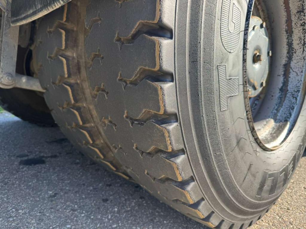 Iveco 330 6x4 Foto 13