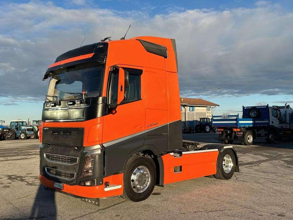 Volvo FH 540 42T 4x2 Foto 1