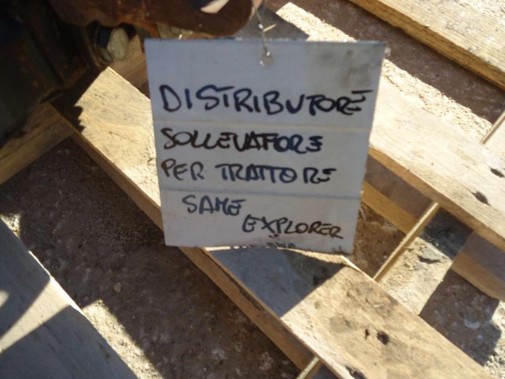 Distributore sollevatore para Same Explorer 90C Foto 4