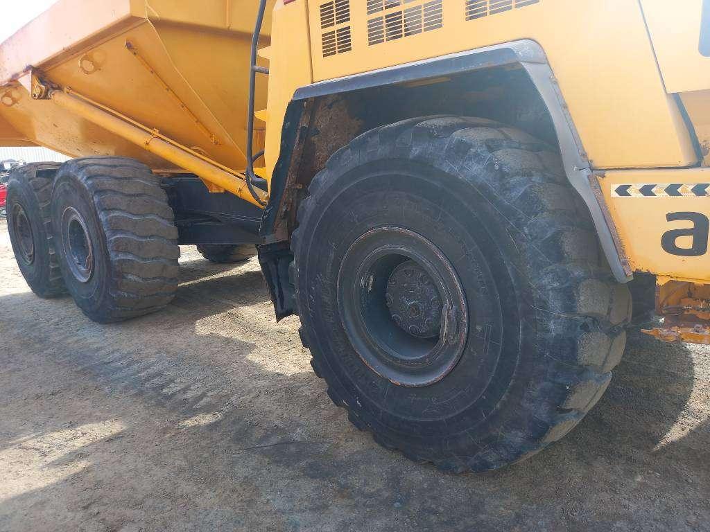 Komatsu HM400-3R (4pcs available for sale in Abu Dhabi) Foto 13