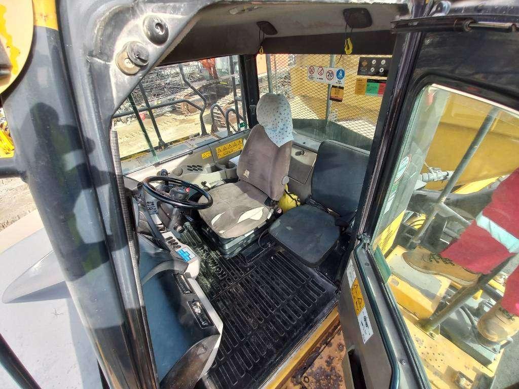 Komatsu HM400-3R (4pcs available for sale in Abu Dhabi) Foto 19