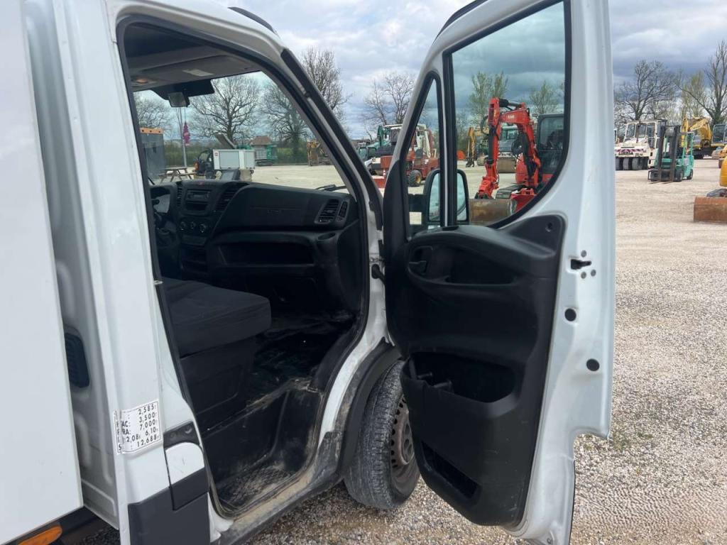 Iveco DAILY 35-120 Foto 24