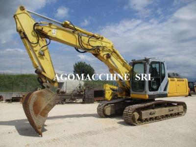 New Holland E215B vendida por Agomacchine Srl