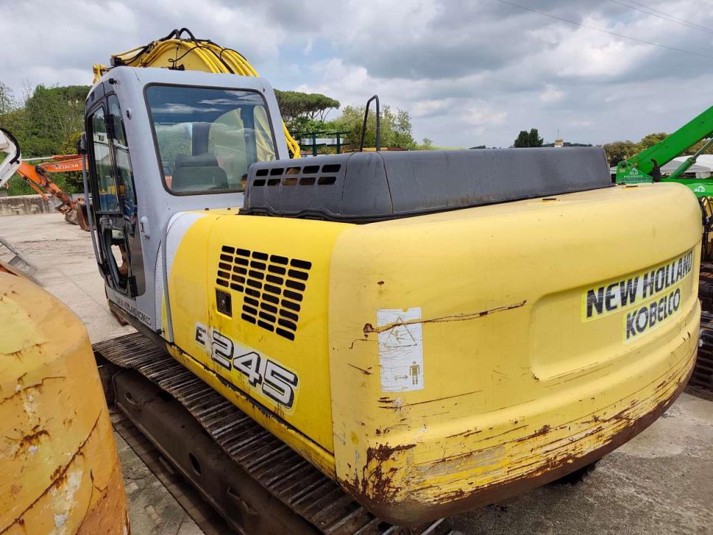 New Holland E245 Foto 2