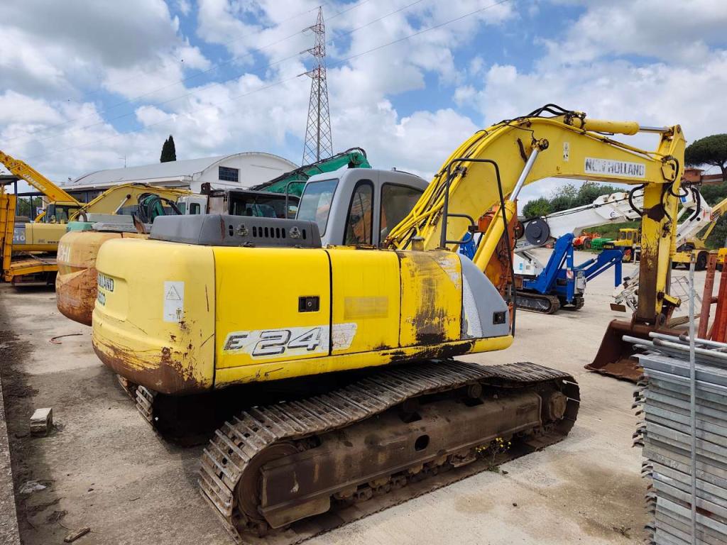 New Holland E245 Foto 3