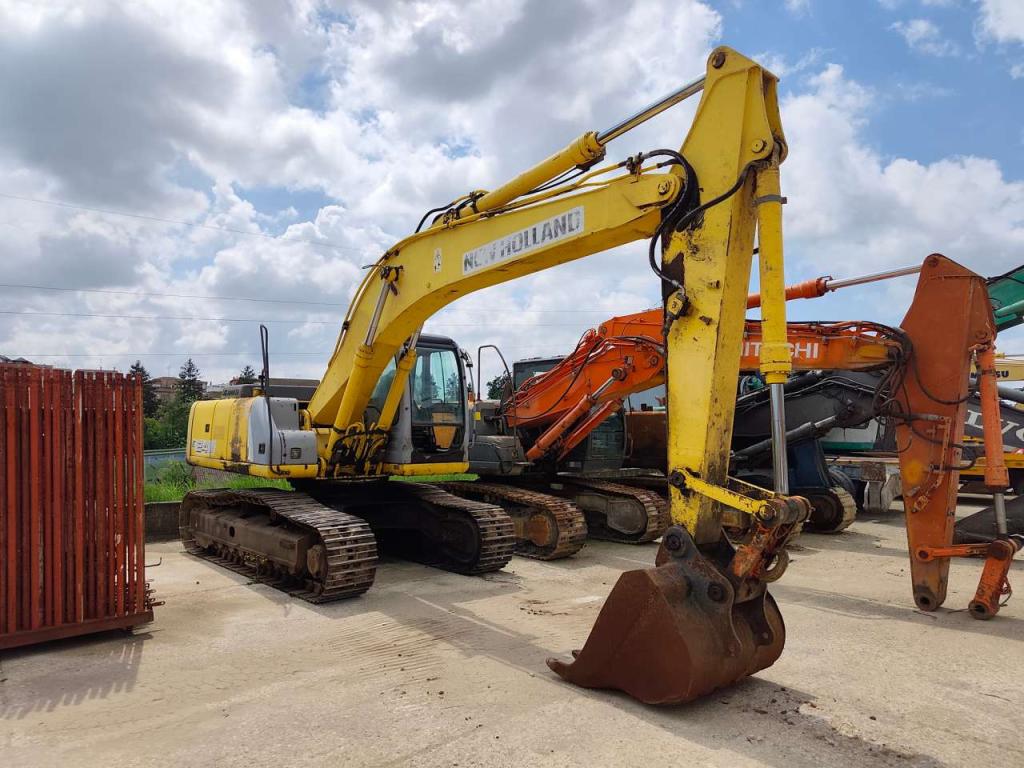 New Holland E245 Foto 4