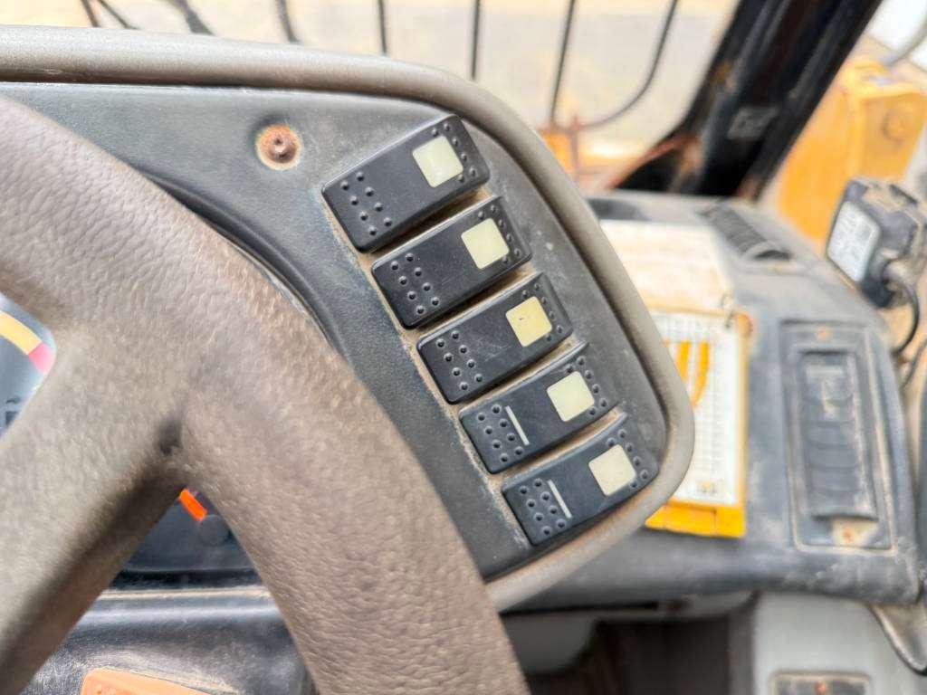 Caterpillar TH460B - 15m Reach / 4 Wheel Steering Foto 12