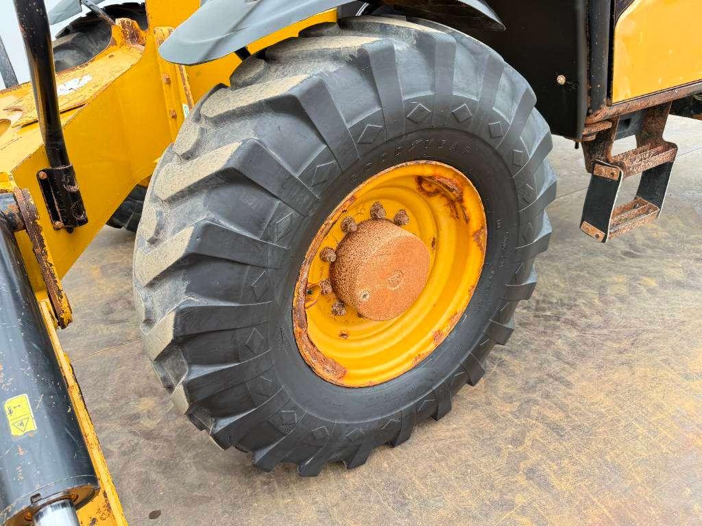 Caterpillar TH460B - 15m Reach / 4 Wheel Steering Foto 24