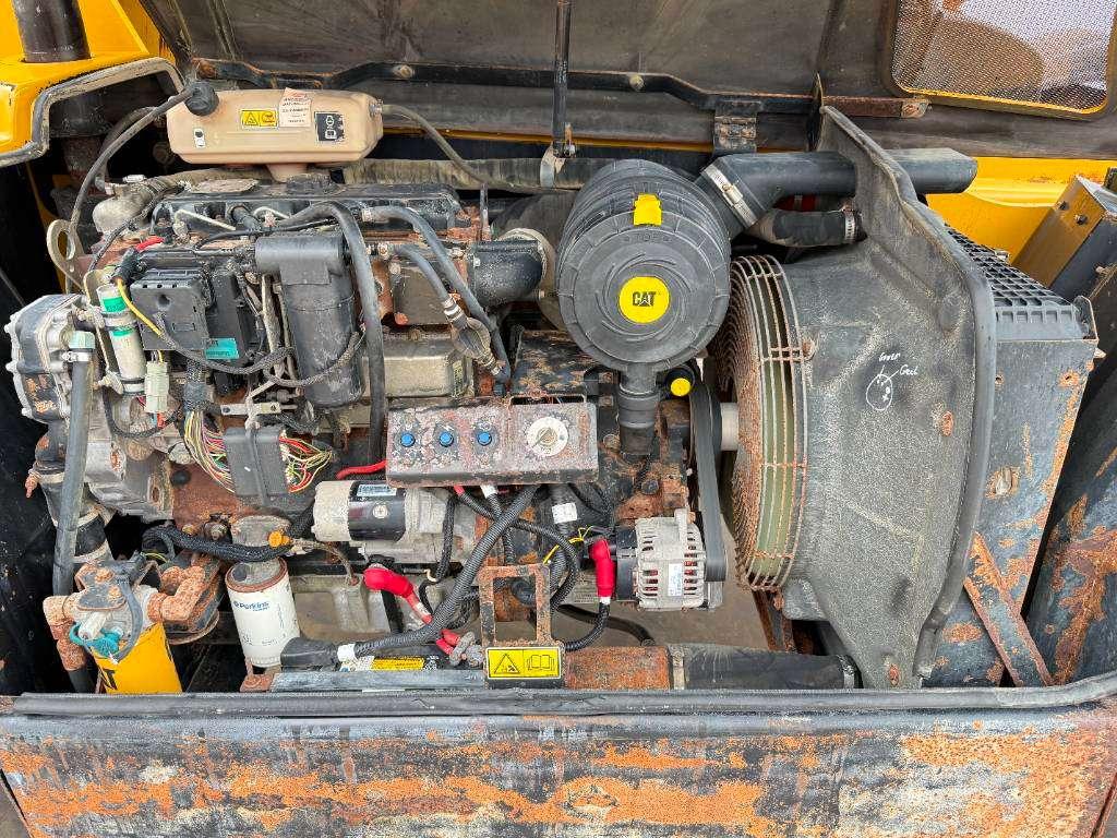 Caterpillar TH460B - 15m Reach / 4 Wheel Steering Foto 28