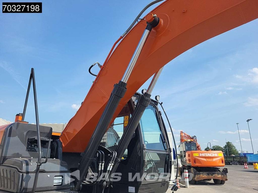 Hitachi ZX220 LC-5G ISUZU ENGINE Foto 11